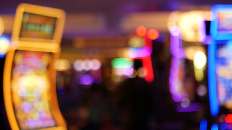 Tampilan dashboard multi-game viocash dengan kategori olahraga, casino, dan slot